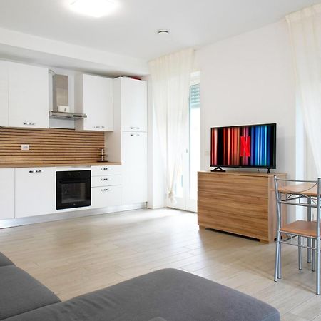 Casa Ideale Tim Appartmanti Moderni Vicina Al Centro Lecco Luaran gambar
