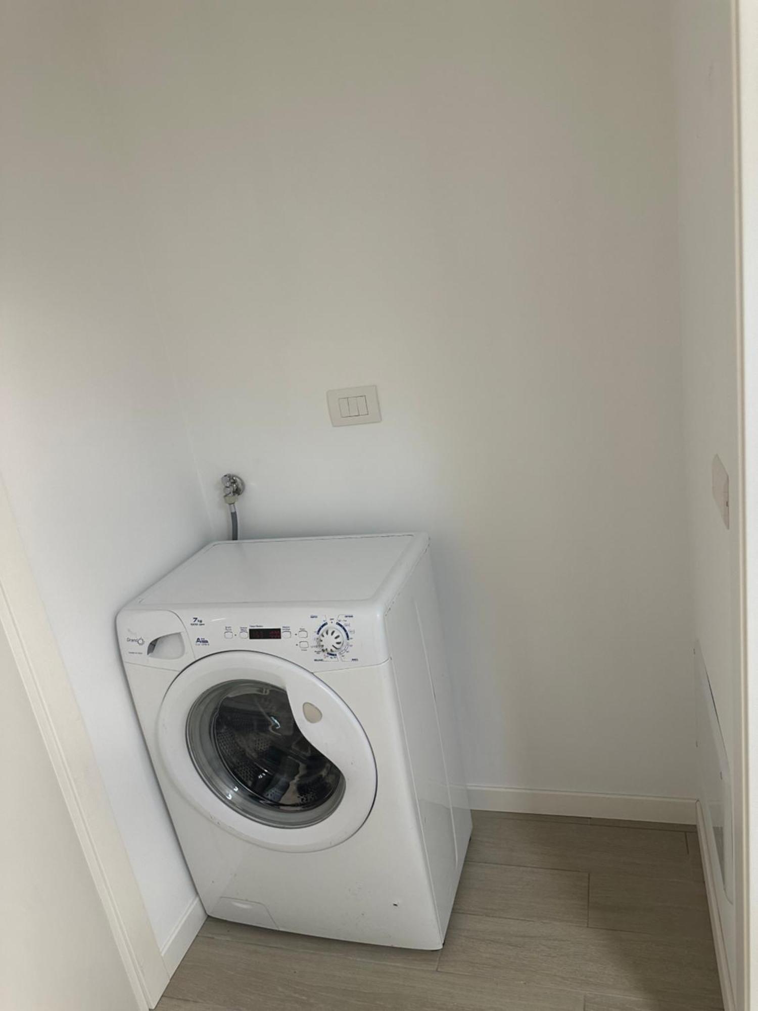 Casa Ideale Tim Appartmanti Moderni Vicina Al Centro Lecco Luaran gambar