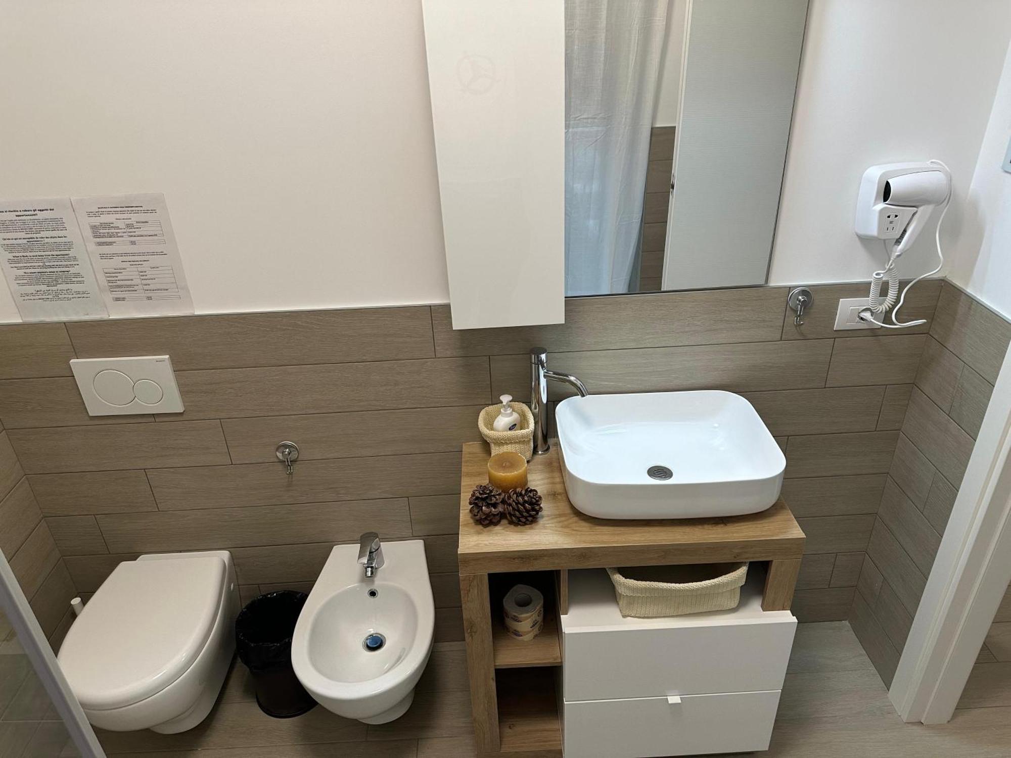 Casa Ideale Tim Appartmanti Moderni Vicina Al Centro Lecco Luaran gambar