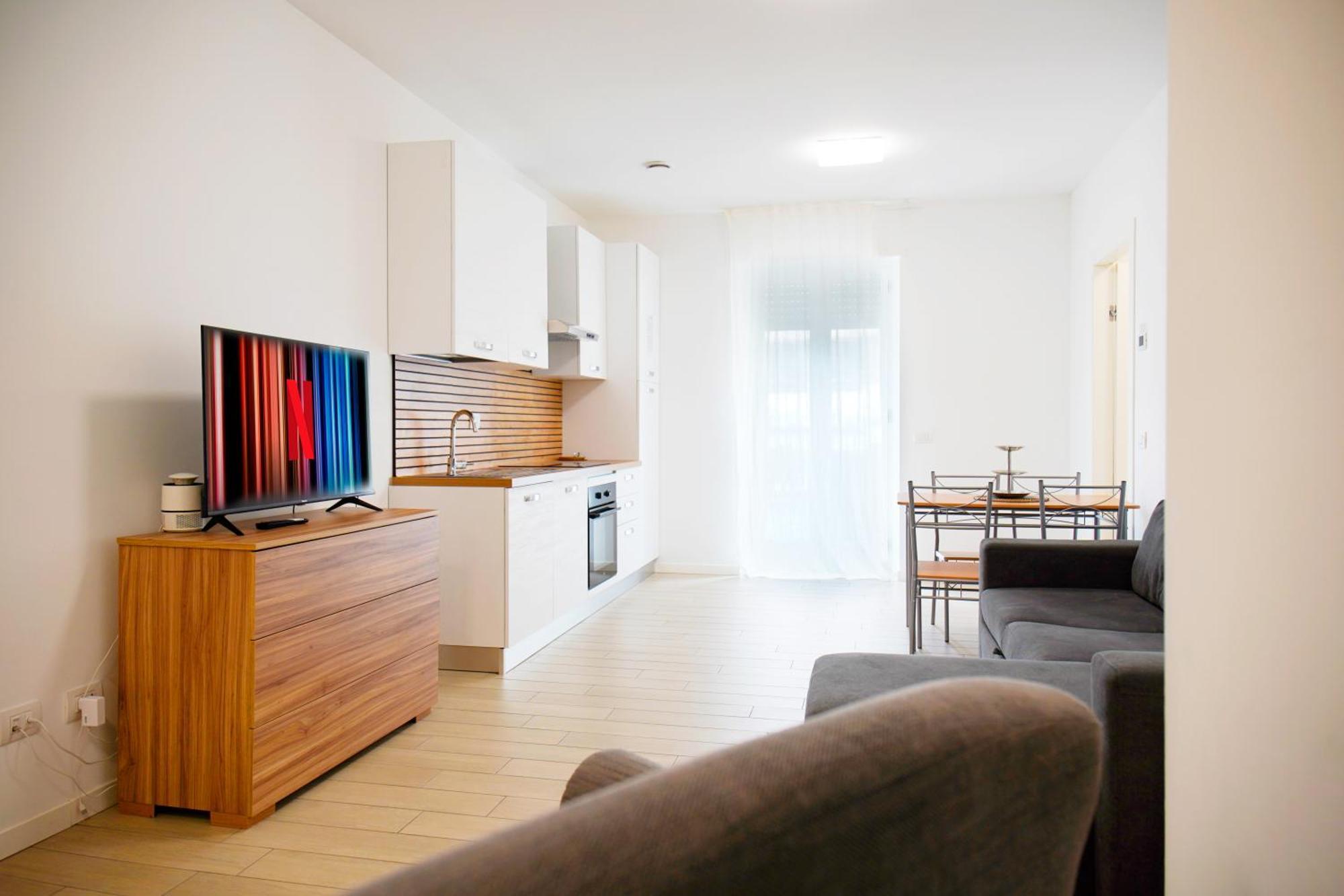Casa Ideale Tim Appartmanti Moderni Vicina Al Centro Lecco Luaran gambar