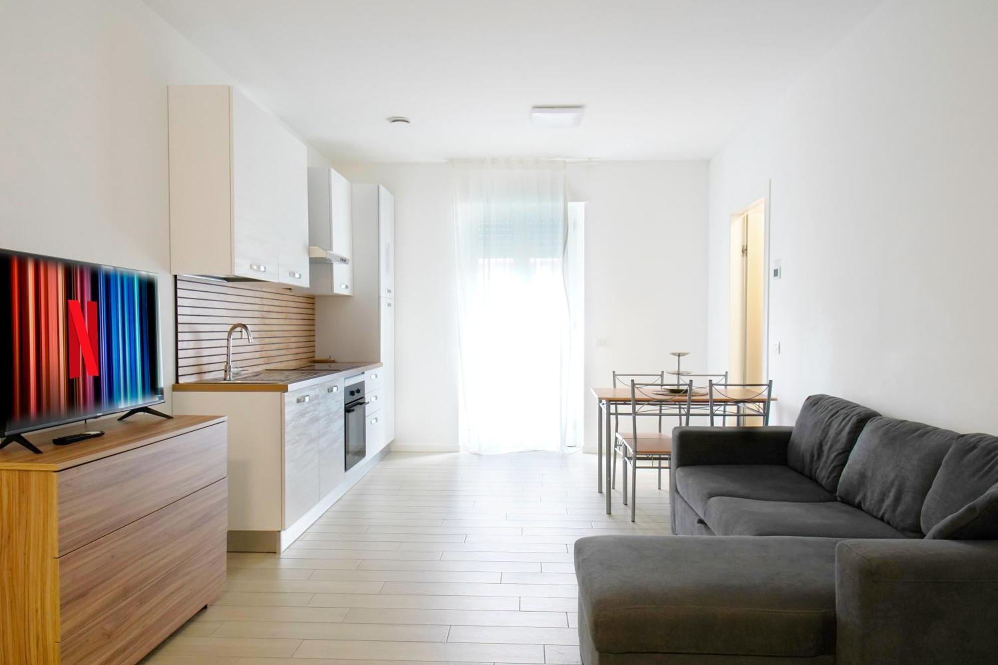 Casa Ideale Tim Appartmanti Moderni Vicina Al Centro Lecco Luaran gambar