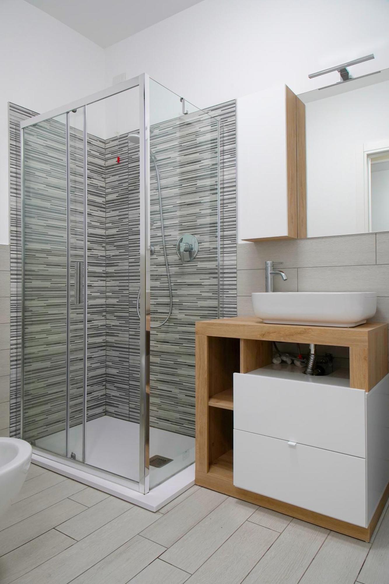 Casa Ideale Tim Appartmanti Moderni Vicina Al Centro Lecco Luaran gambar
