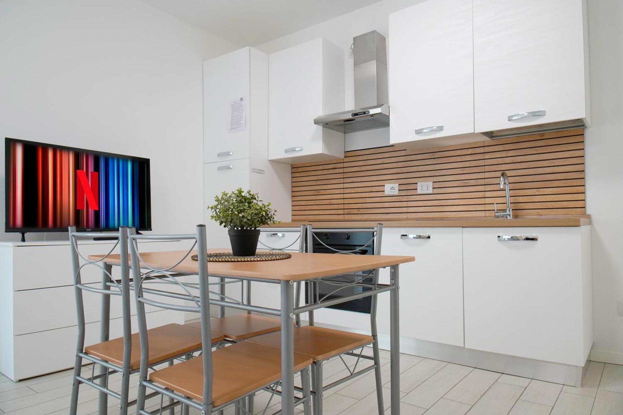 Casa Ideale Tim Appartmanti Moderni Vicina Al Centro Lecco Luaran gambar