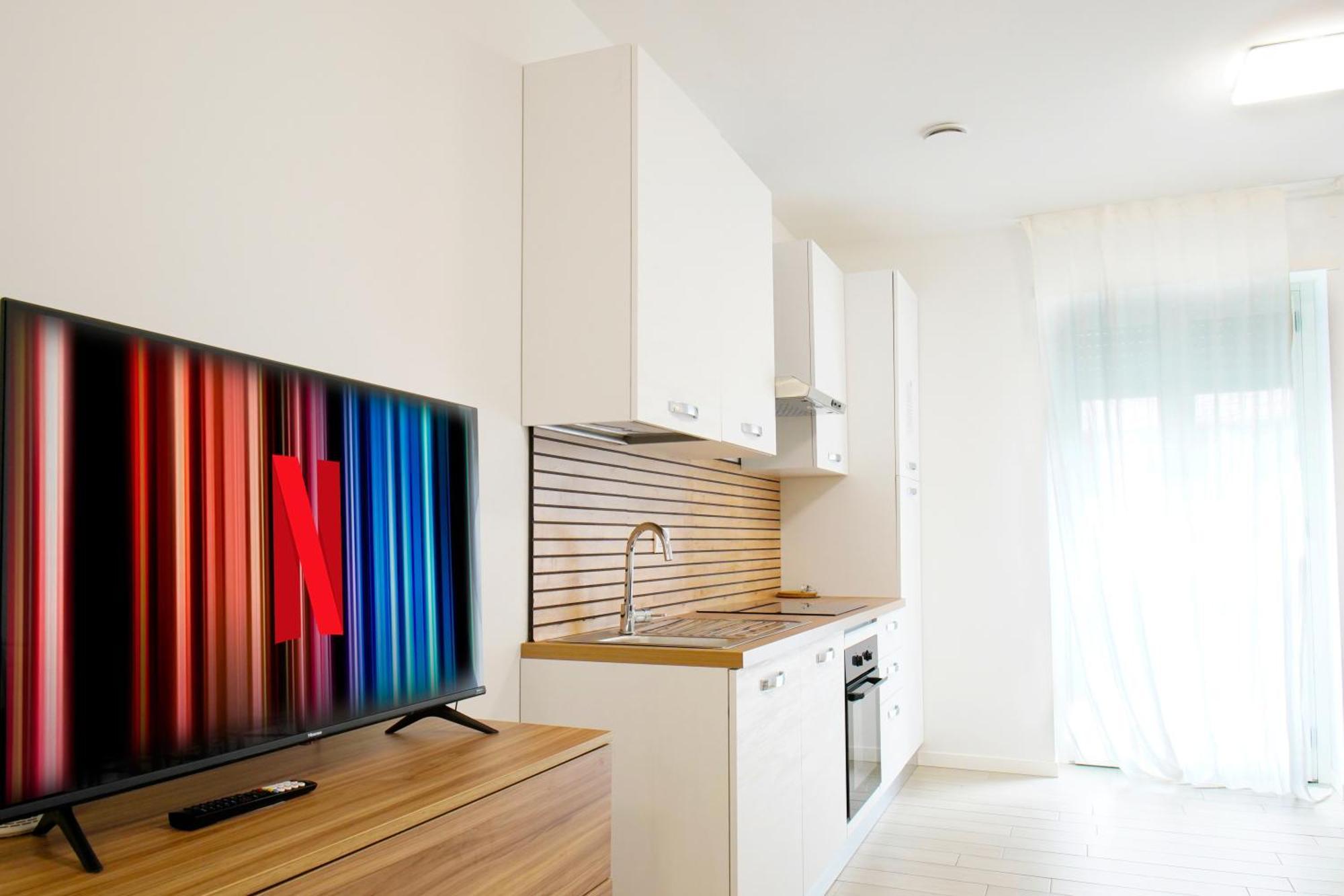 Casa Ideale Tim Appartmanti Moderni Vicina Al Centro Lecco Luaran gambar