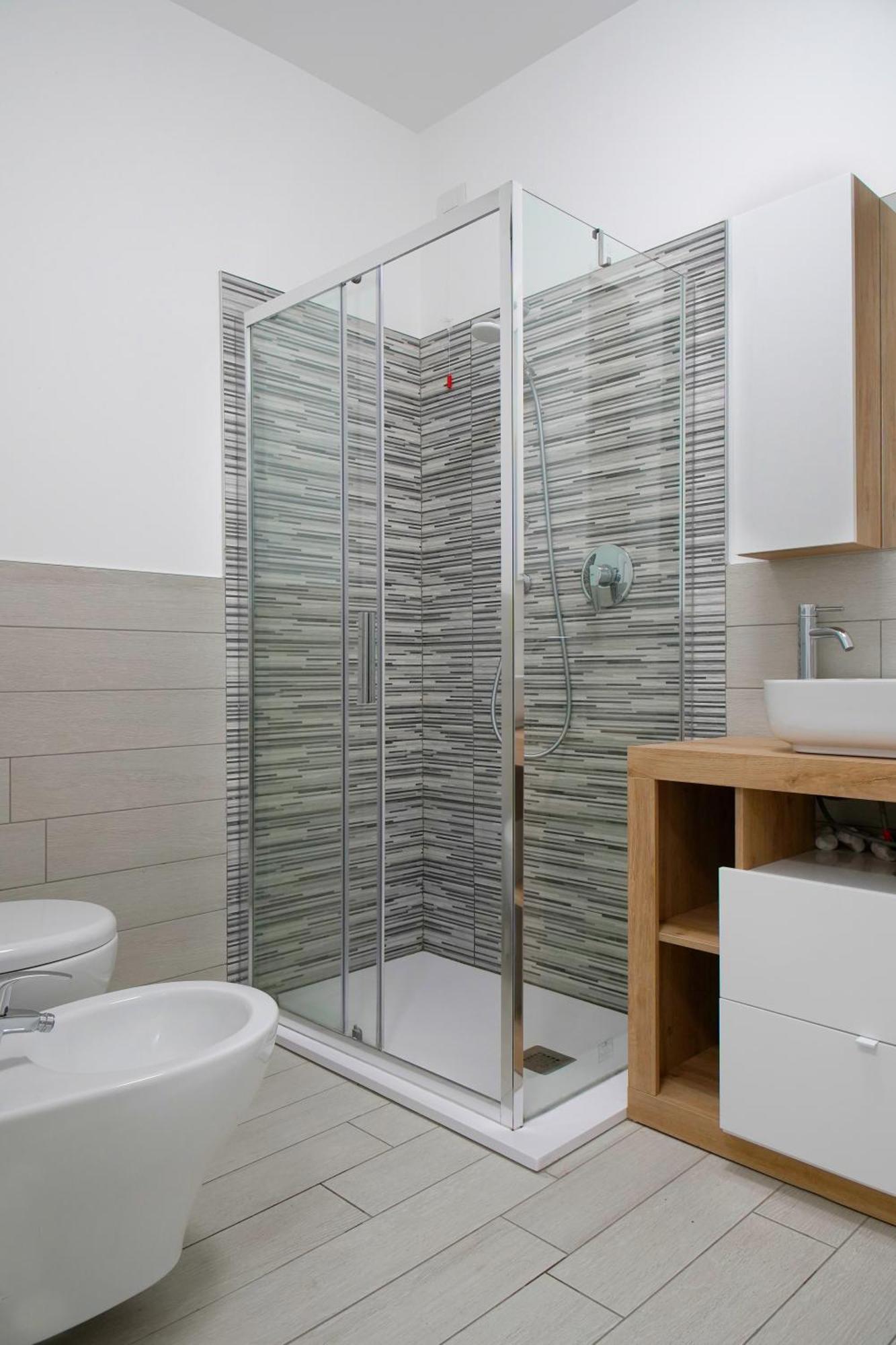 Casa Ideale Tim Appartmanti Moderni Vicina Al Centro Lecco Luaran gambar
